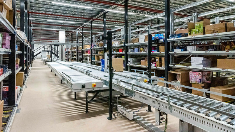 Automatisering van zone picking installatie Smyths Toys door Costo Intralogistics